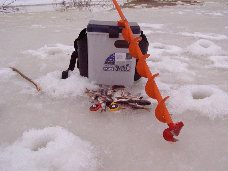 Как выбрать ледобур для зимней рыбалки: параметры, лучшие модели, цены 2025 года