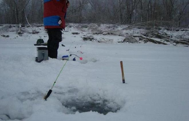 Зимняя донка: варианты оснастки, ловля на течении и стоячей воде