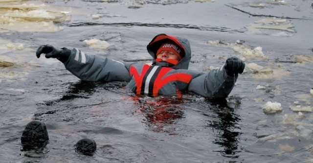Лучшие костюмы и комбинезоны для зимней рыбалки женские, детские и мужские