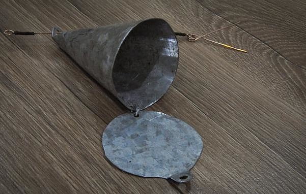 Кормушка для зимней рыбалки на течении: что купить и как сделать своими руками