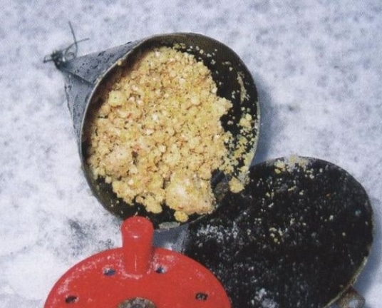 Зимняя прикормка на плотву: лучшие рецепты для разных условий