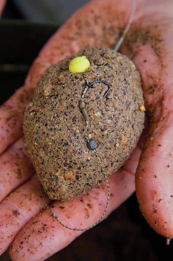 Ловля леща на поплавочную удочку в стоячей воде и на течении