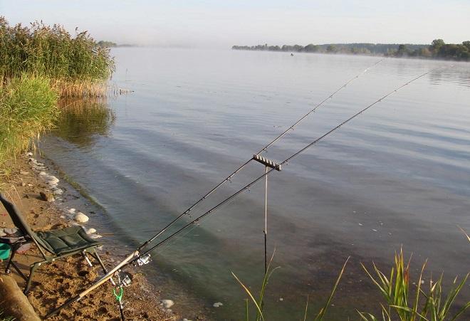 Как правильно забрасывать фидер: техника заброса в одну точку и на дальние расстояния