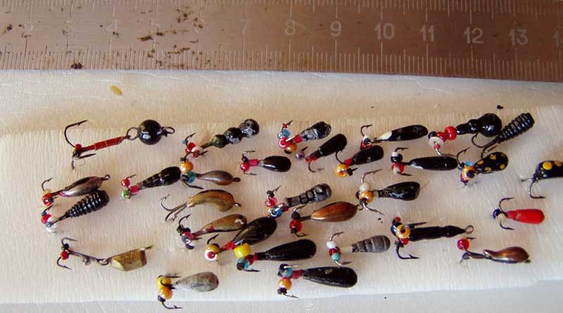 Безмотылка на окуня зимой: выбор мормышки, тактика и стратегия поиска и ловли