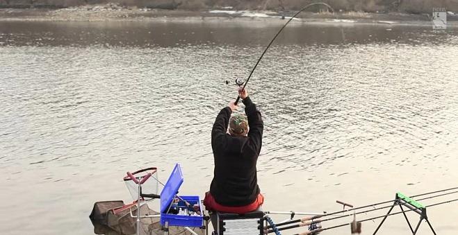 Как правильно забрасывать фидер: техника заброса в одну точку и на дальние расстояния