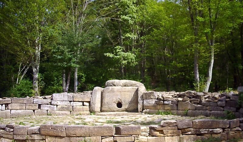 Кавказские дольмены