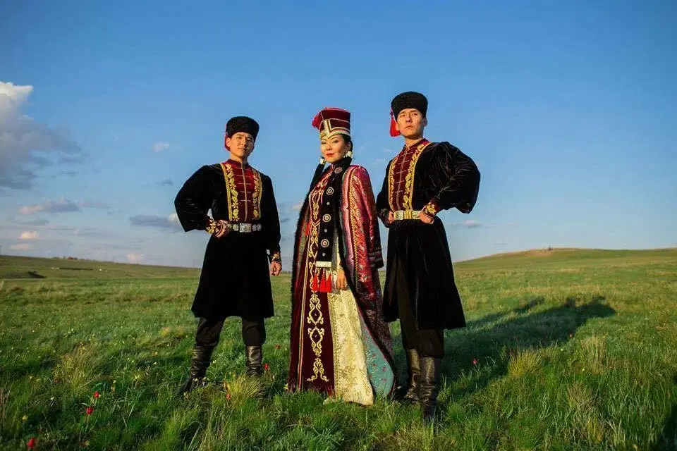 Традиционная одежда калмыцкого народа