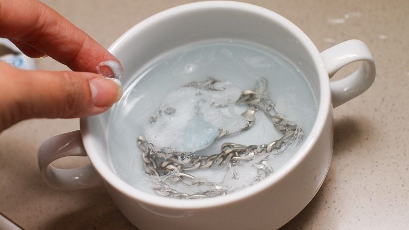 Как почистить серебро пищевой содой