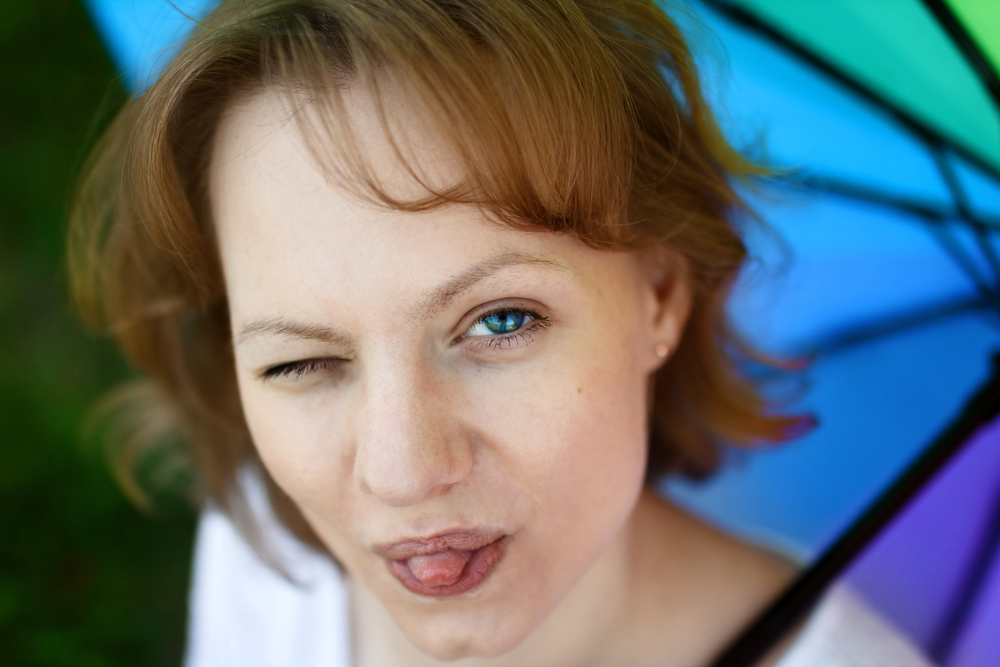 дразнящаяся женщина