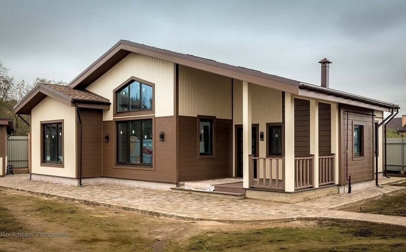 Проект дома с максимальной поверхностью прозрачных конструкций с южной стороны