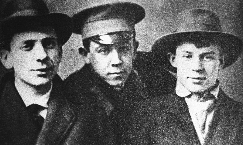 Есенин с друзьями