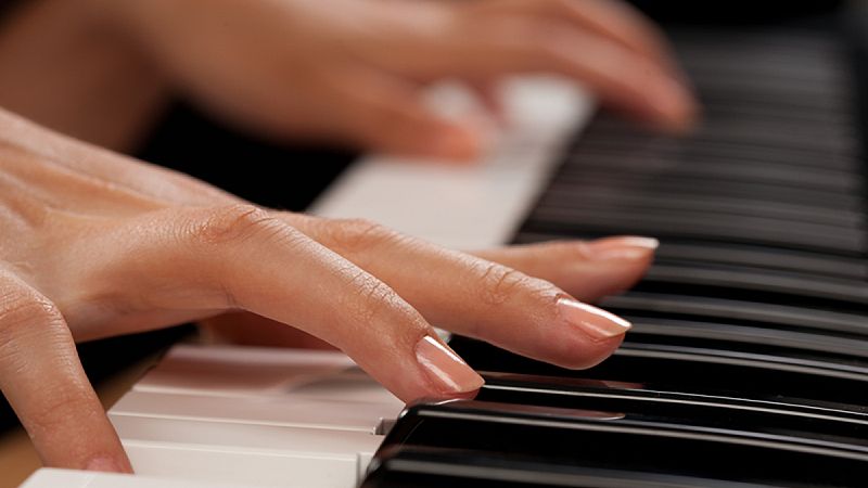 Как следят за ногтями пианисты