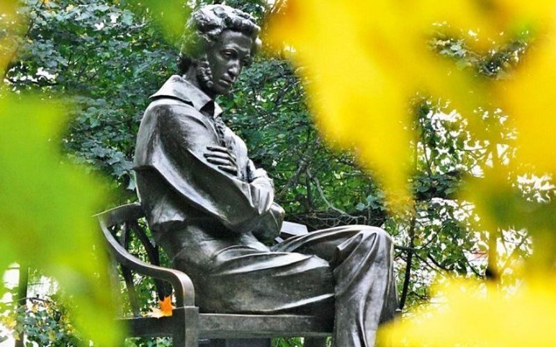 Памятник Пушкину в Болдино