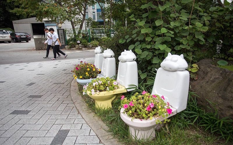 Парк, посвященный туалетной теме в городе Сувон