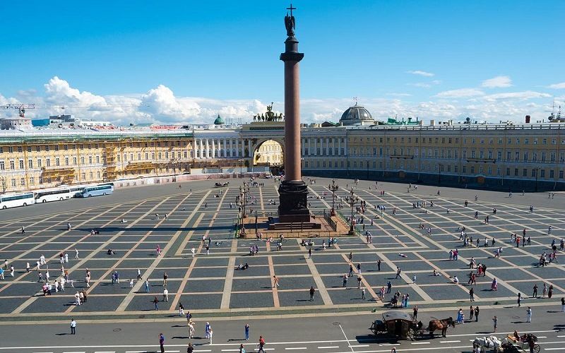 Дворцовая площадь в Санкт-Петербурге