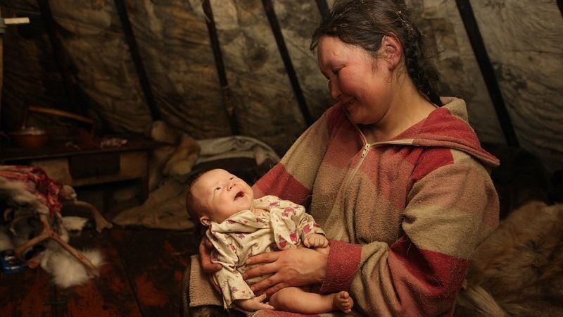 Эвенки: мать и ребенок