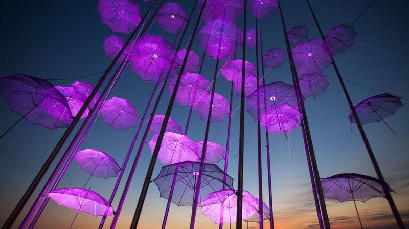 Инсталляция из зонтиков в Солониках