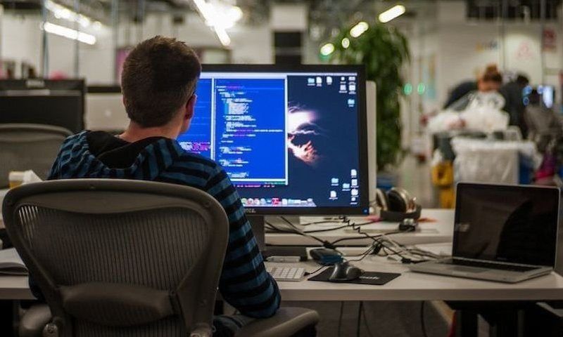Специалисты по IT технологиям - программисты