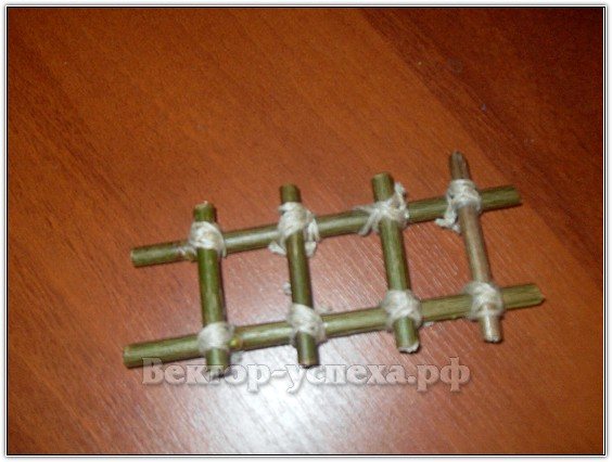 Избушка на курьих ножках своими руками из природного материала