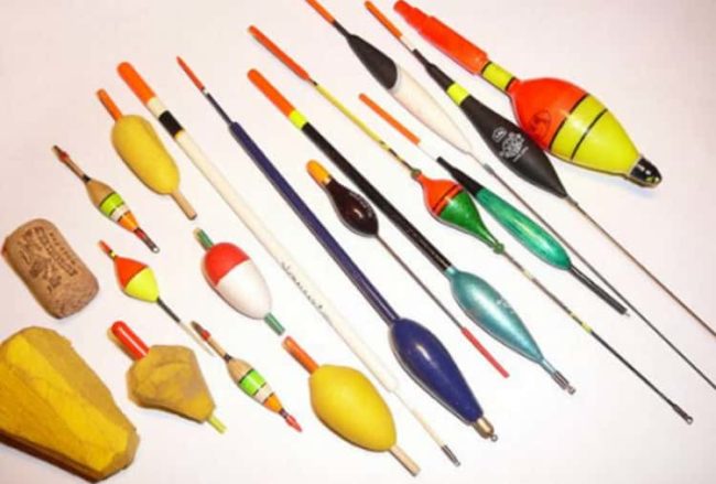 Какой цвет поплавка лучше видно на воде