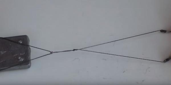 Крепим поводки к петле