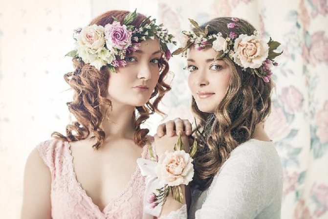 Крупные цветы на свадебных венках