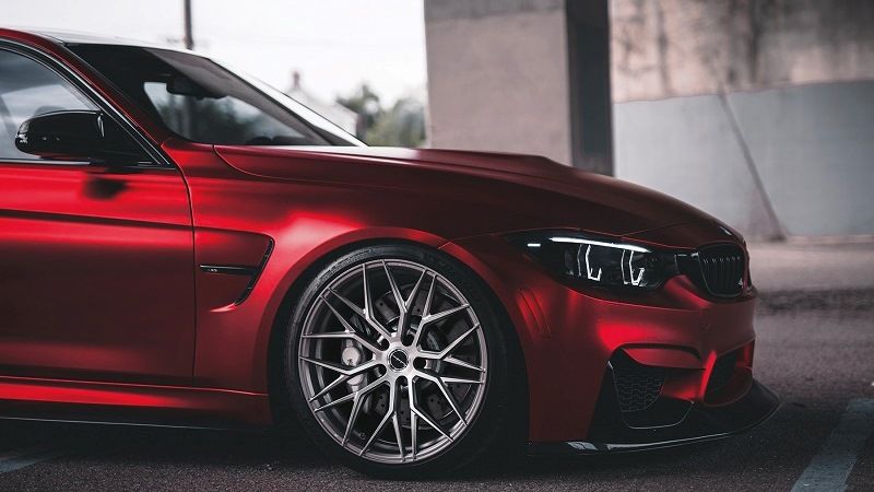 BMW M5 в цвете «тёмно-красный застывший металл»