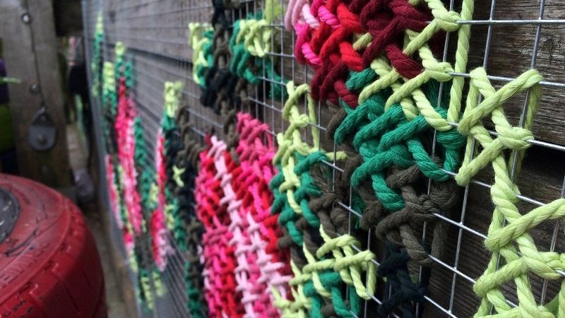 Вышивки на стенах Ракель Родриго