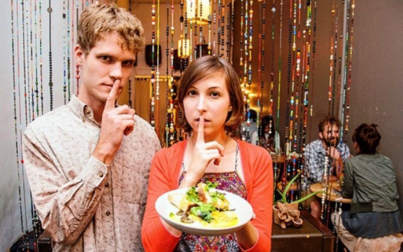 Ресторана «Ешь» молча