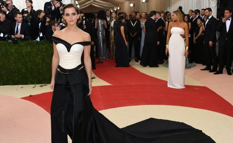 чеЧерно-белый наряд от Кельвин Кляйн и Эко Эйдж