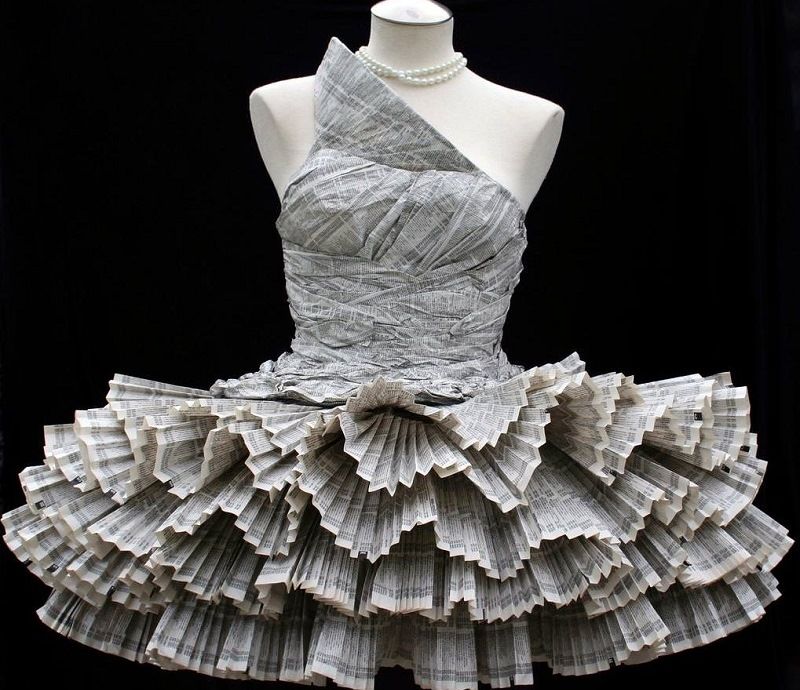 Платье из бумаги телефонного справочника