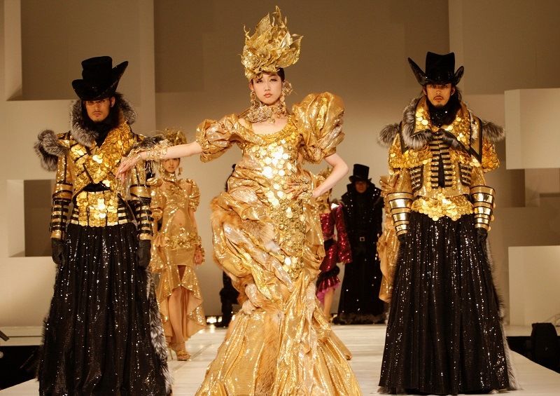 Золотое платье японского ювелира Гинза Танаки.