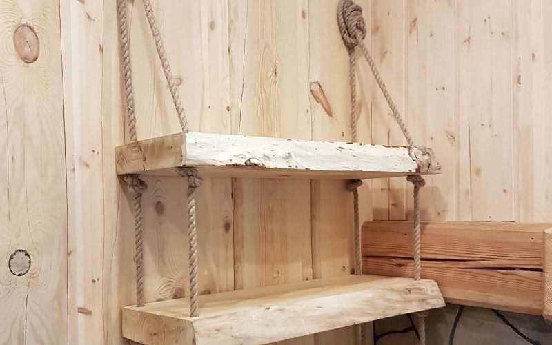 Декоративная полка из канатов и досок