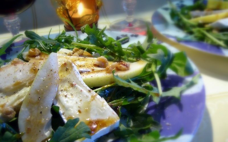 Салат с грушей и сыром