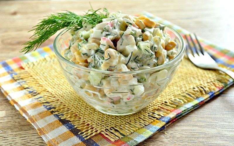 Необычный салат с крабовыми палочками