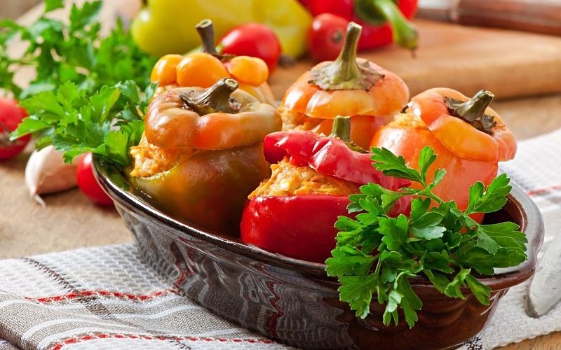 Запеченные перцы с салатом