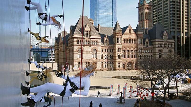 Уличный театр "Les Passagers"