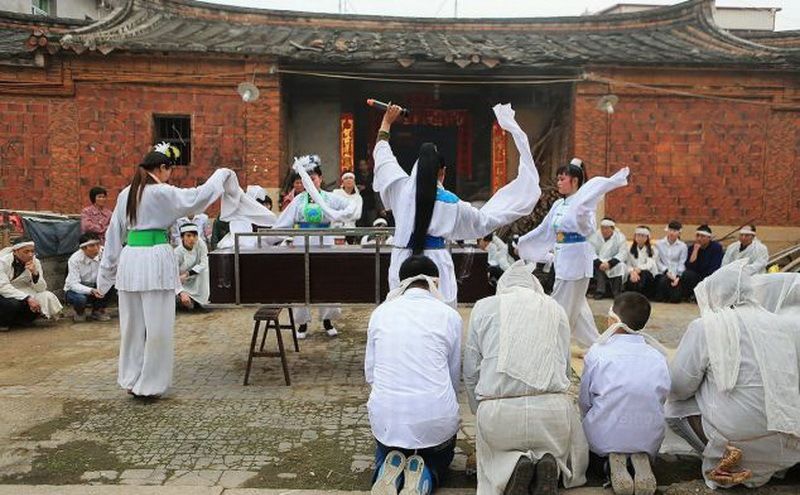 Погребальный обычай «минхунь»