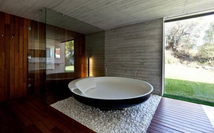 Галька вокруг ванны