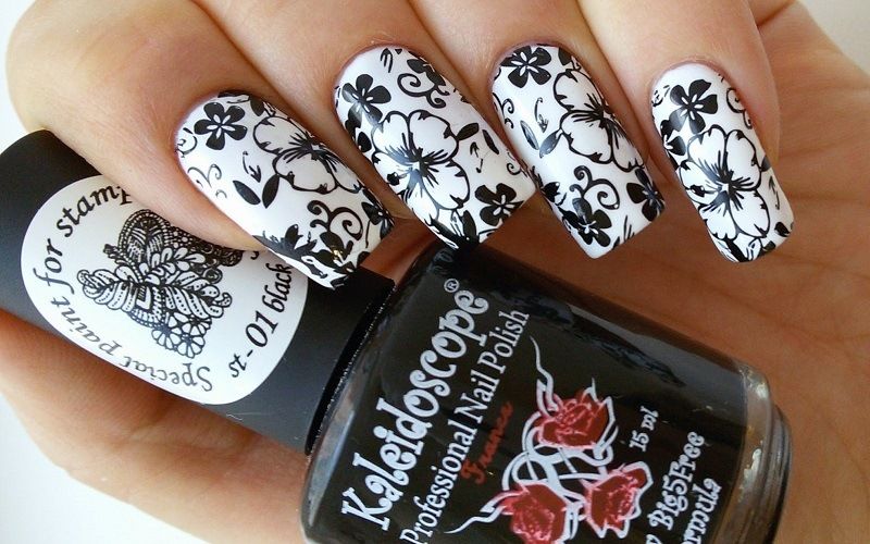 Стемпинг маникюр