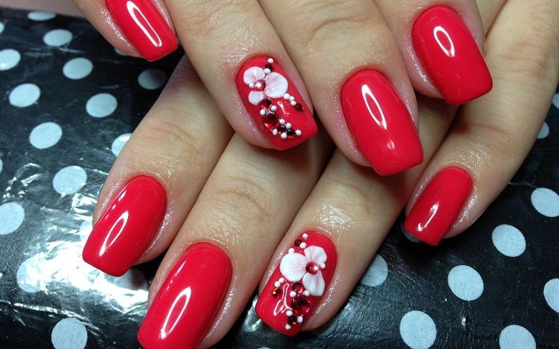 Маникюр с лепными объемными элементами