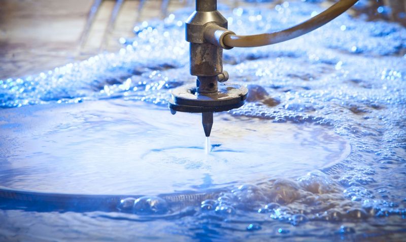 Гидроабразивная резка металла