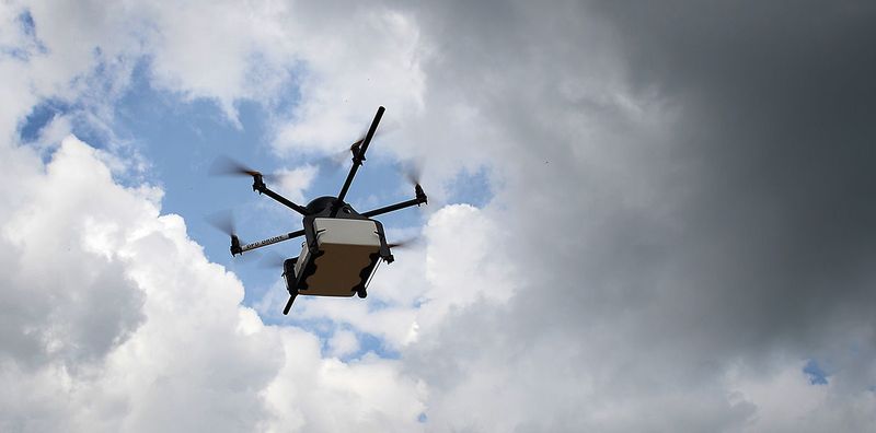 Дрон-курьер