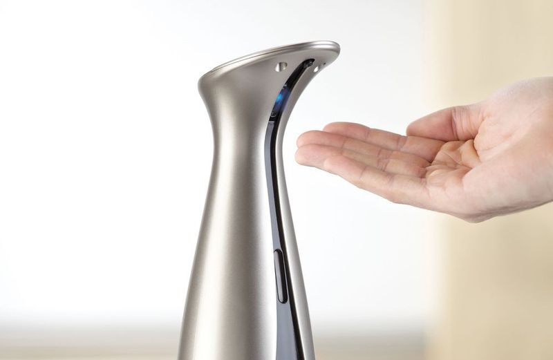 Сенсорный дозатор мыла