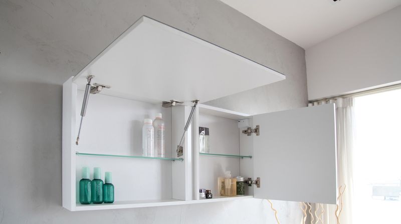 Доводчики дверей и шкафов в ванной комнате