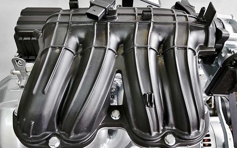 Двигатель с пластмассовыми узлами