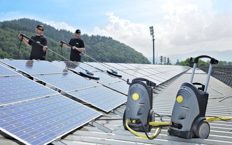 Чистка солнечной панели от загрязнений