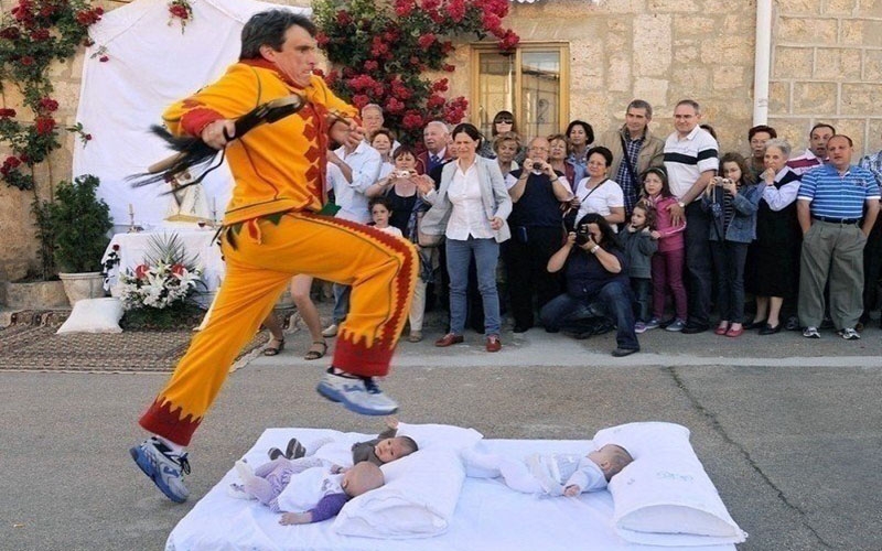 Испанская традиция