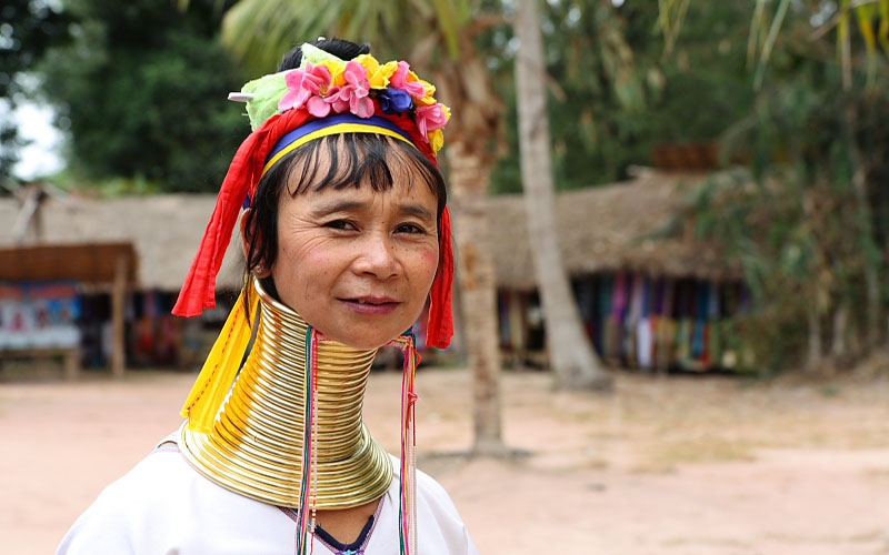 Женщина из племени падонг