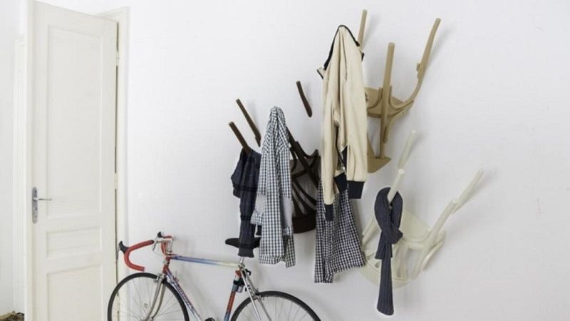 Вешалки из стульев